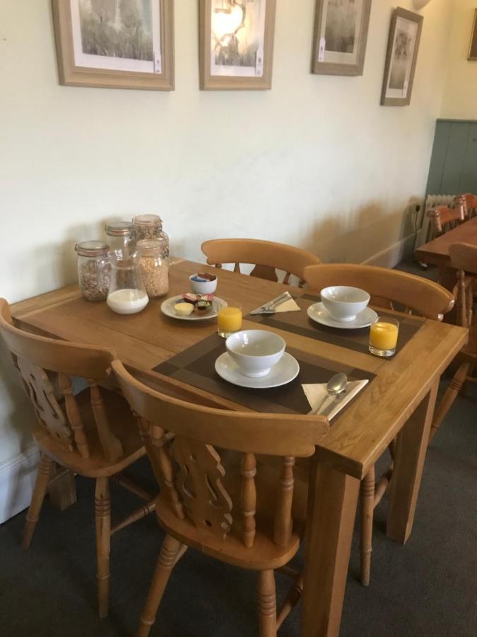 The Malt Scoop Inn Merton  外观 照片